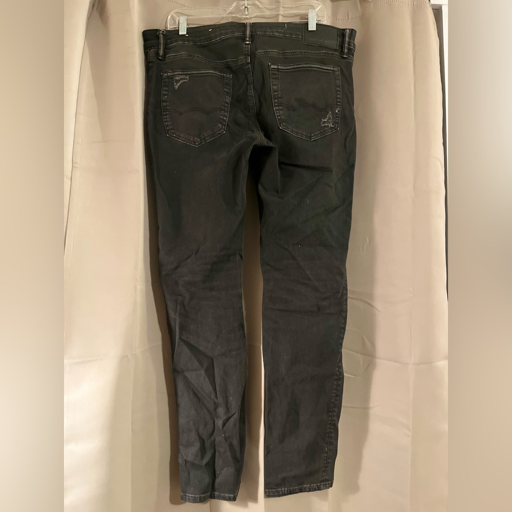Men’s American Eagle Ripped Jeans - Picture 4 of 9